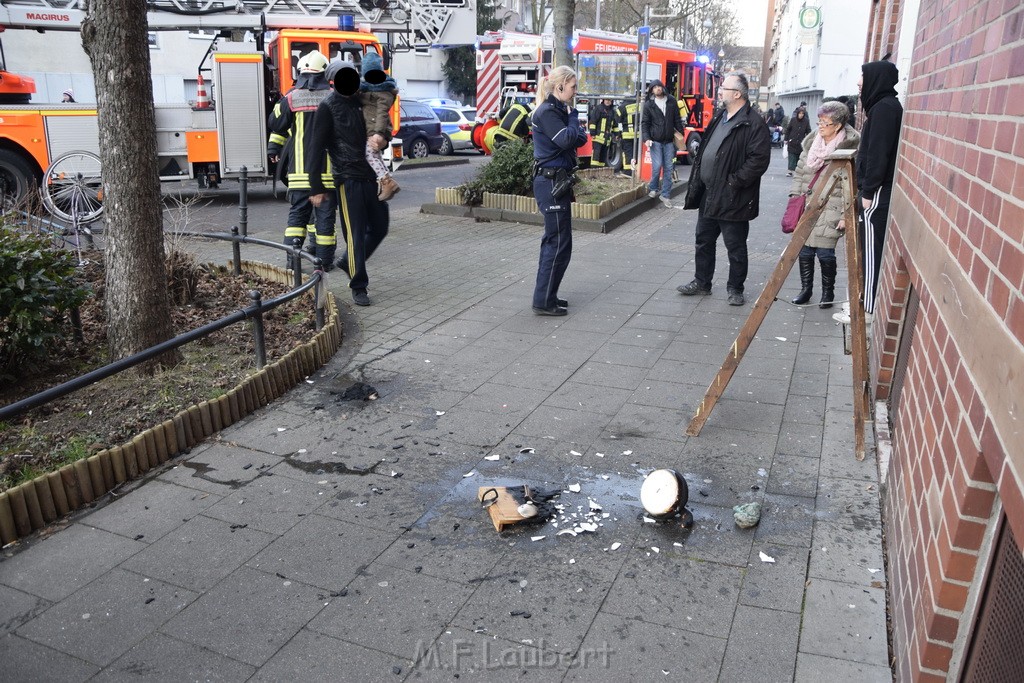 Feuer 1 Koeln Vingst Hesshofplatz P15.JPG - Miklos Laubert